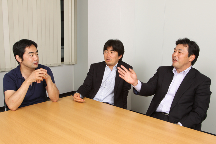 （写真左から）マネジメントソリューションズ の代表取締役・高橋信也氏