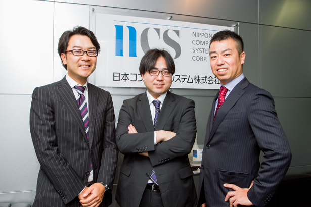 （写真左から）日本コンピュータシステム株式会社のE.K氏、K.M氏、K.Y氏