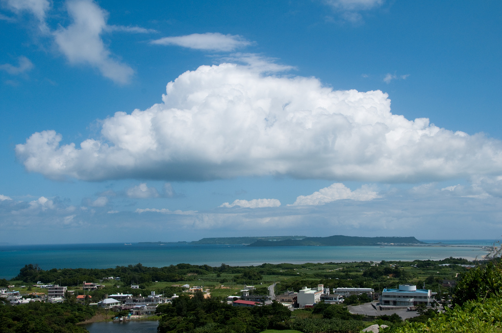 沖縄IT津梁パークから望むことができるという世界遺産の『勝連城跡』の一帯