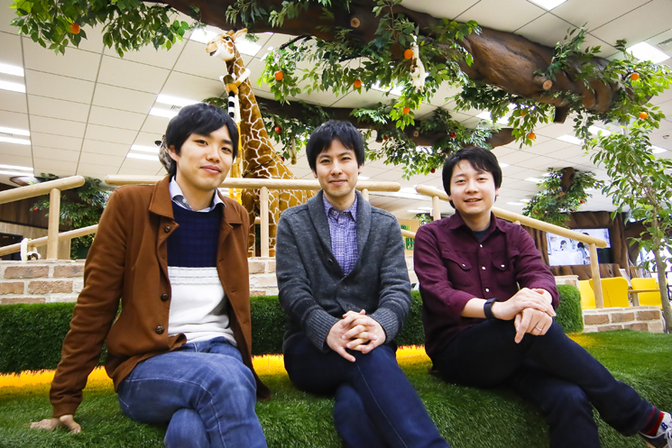 （写真左から）サイボウズ『kintone』チームのエンジニア小林大輔氏と、チームリーダーの長谷川淳氏、天野祐介氏