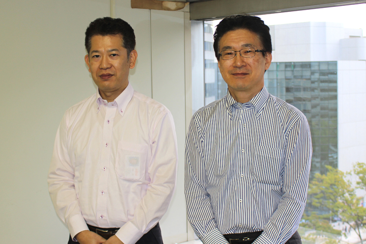 （写真右）富士通・第二プラットフォームソフトウェア事業部第一開発部長　鈴木久智氏 （写真左）同部マネージャー　中島一嘉氏