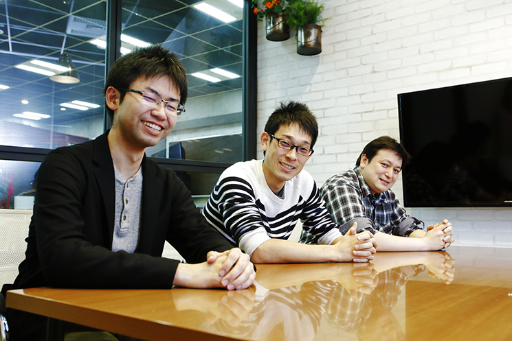 （写真左から）フロムスクラッチの渡辺典幸氏、井戸端洋彰氏、斉藤健史氏
