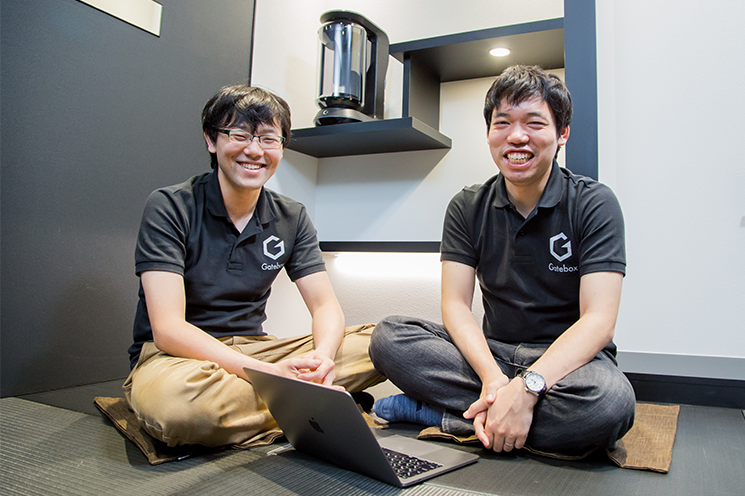 （左から）Gatebox　代表取締役／武地実氏、ソフトウエアエンジニア／吉川祐輔氏