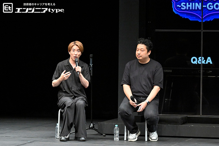 舞台『笑う門にはデジ来タル〜SHIN - GO！〜』の公開ゲネプロ後のトークセッションで語る村上信五さん、スタートバーン 代表取締役・施井泰平さん