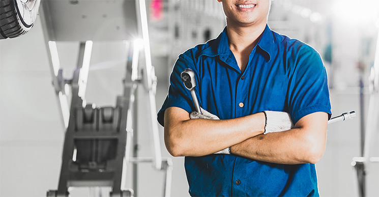 自動車開発に携わる技術者のイメージ