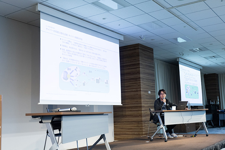 多摩大学大学院 特任教授 西尾素己さん