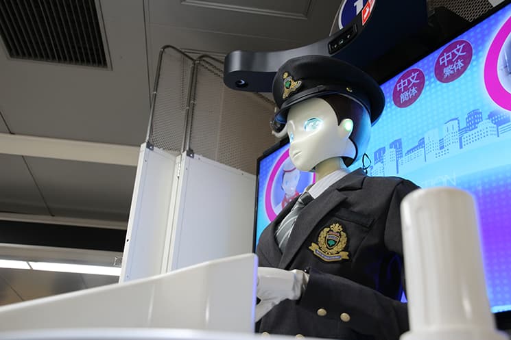 2人のやり取りをみているアリサ