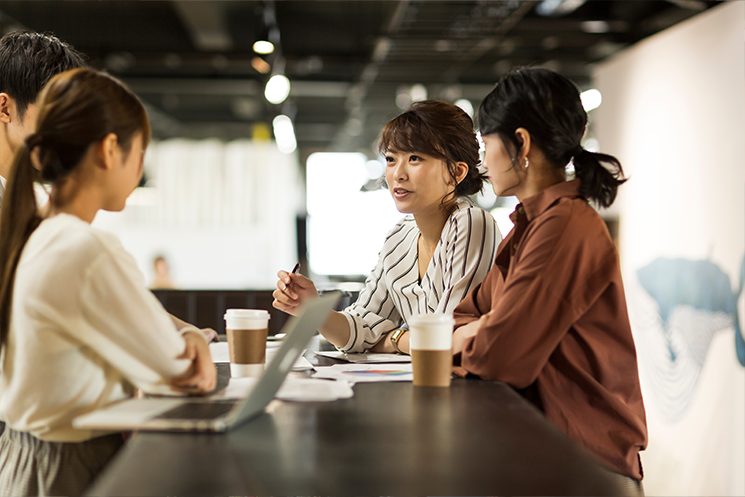 Cynthialy社員のミーティング風景