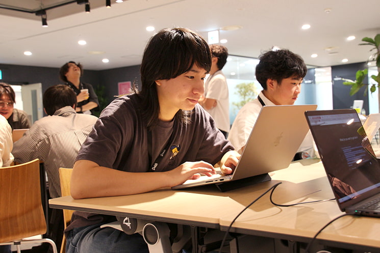 研修中の内定者の様子1