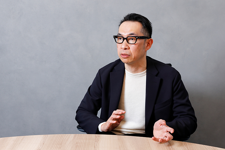 伊藤忠テクノソリューションズ株式会社 金融システム技術本部　リードスペシャリスト 大友勝明さん　インタビューに答える様子