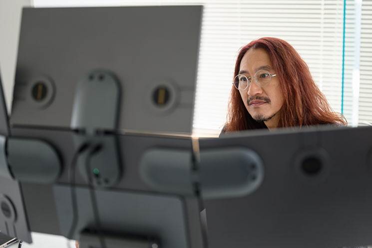 マルチディスプレイを試す澤さん