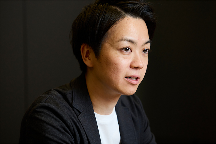 Branding Engineer　伊藤さん　インタビューに答える様子