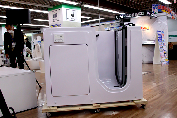 サイズも値段も、6000万円のモデルよりだいぶコンパクトだ。