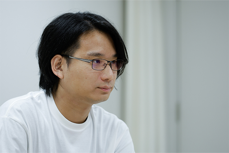 東京大学の大学院でAIの研究をしていた頃の思い出について語る大西さん。