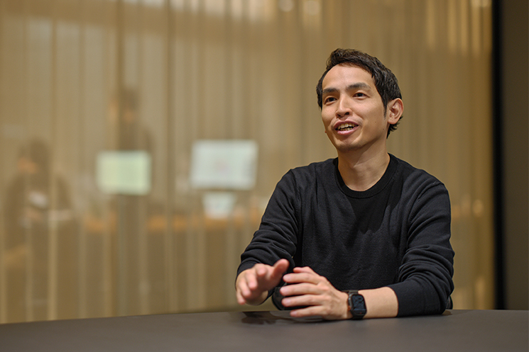 「AI時代の新しい働き方・役割のアップデート」について、NOT A HOTEL　CTOの大久保さんが語っている様子