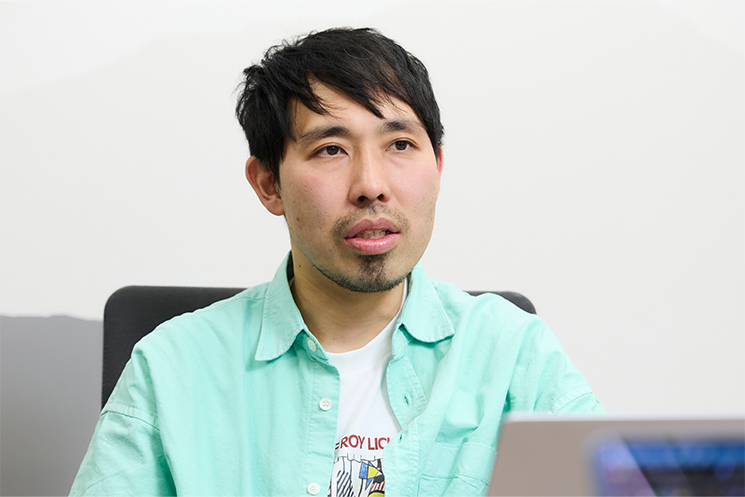 データ基盤の重要性とその運用方法について語る細谷政徳さんの様子