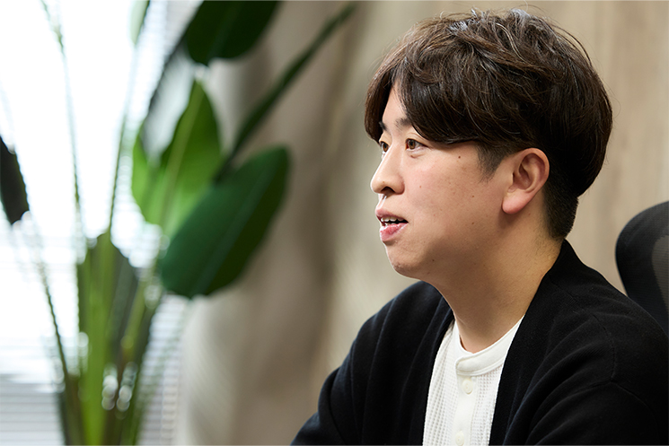 1on1がクローズドで形骸化したものにならないように、運用をブラッシュアップしていると語る、株式会社ルトラ 取締役 萩谷健太さん。