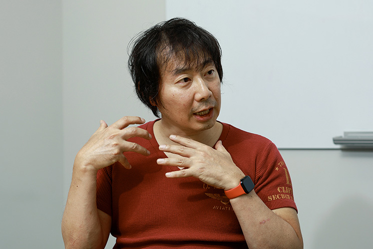 牛尾剛さんは、AIエージェントの普及によるプログラマーのアイデンティティ・クライシスについて語る