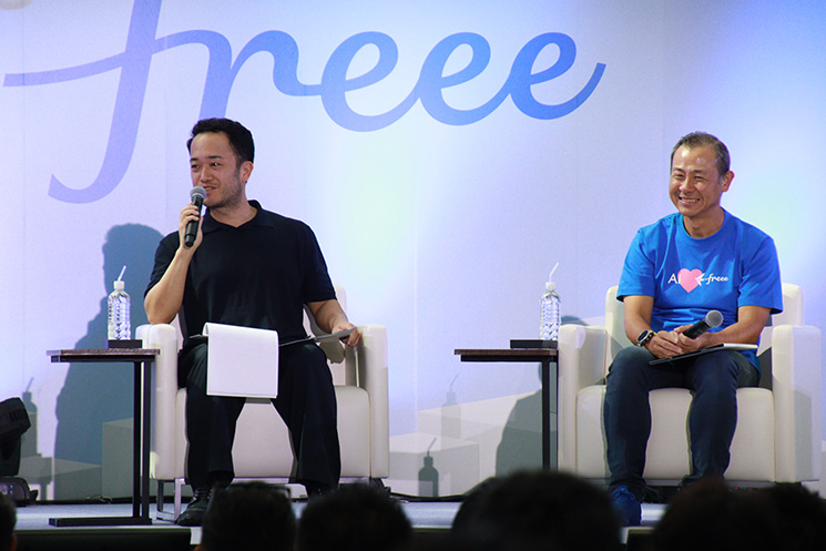 『freee 統合ワールド 2026』にてフリー株式会社代表取締役CEOの佐々木大輔さんと対談する株式会社サイバーエージェント代表執行役員社長の山内隆裕さん