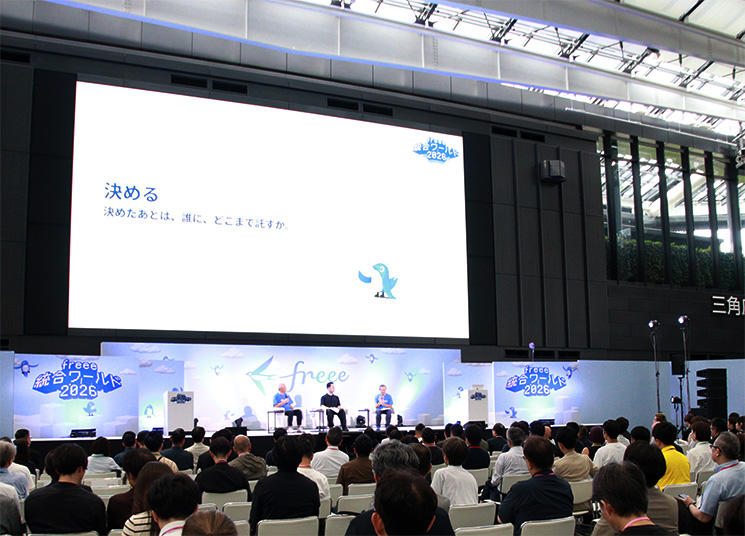 『freee 統合ワールド 2026』にて対談するフリー株式会社代表取締役CEOの佐々木大輔さんと株式会社サイバーエージェント代表執行役員社長の山内隆裕さん