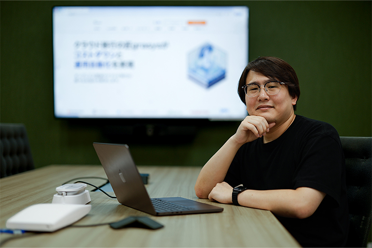 上間貫司さん　取材時のインタビューカット