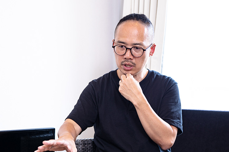 取材に応えるラフアンドレディ株式会社の取締役・桑折誠太郎さん