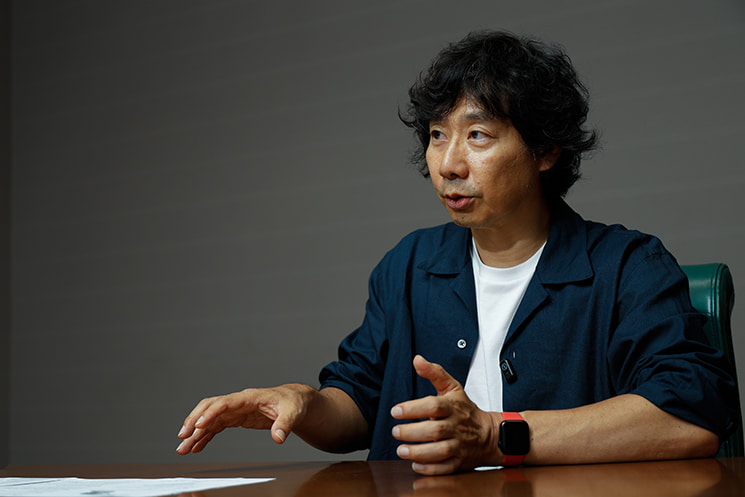 米Microsoftのシニアソフトウェアエンジニア・牛尾剛さん。AIエージェントを開発業務で徹底的に使った経験から、コーディングエージェントの「熱狂期はもう終わった」と語り、AIが得意な領域と限界について説明する