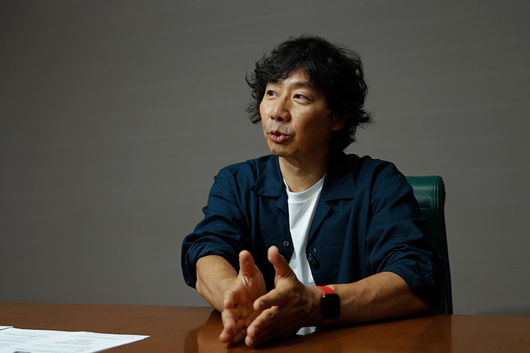 米Microsoftのシニアソフトウェアエンジニア・牛尾剛さん。レイオフは個人の努力だけでは完全に回避できないからこそ、「レイオフされないこと」ではなく、自分の専門性を高めて「レイオフされても生き残れる状態」をつくることが安全なキャリア戦略だと語る