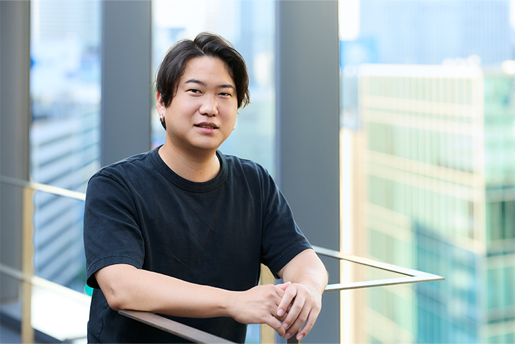 インタビューに応じる後藤さんの様子