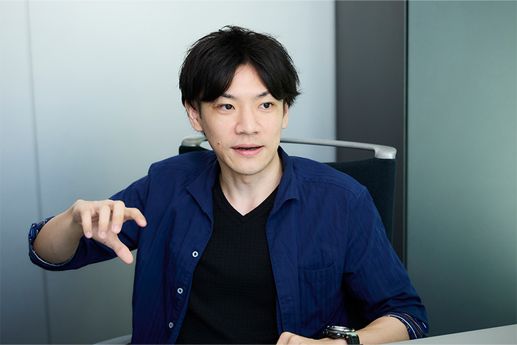 ゲームに登場する動物のギミックに関して、全マップ毎に動作確認を行った際のエピソードについて語っている様子