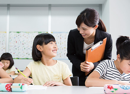 【タブレット授業サポーター】＊年間休日120日＊残業なし＊土日祝休み＊正社員登用あり＊マイカー通勤OK