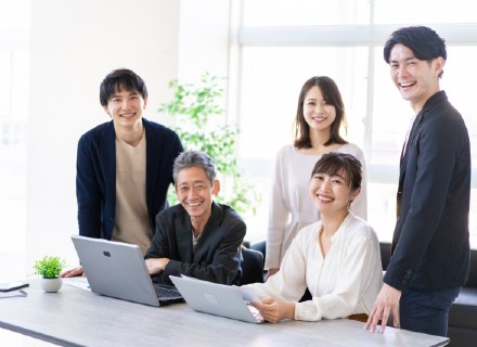 人事担当/Hulu運営企業/フレックス・リモートあり/福利厚生充実