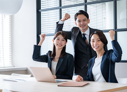 経理（財務本部）/年収600万～/リモートOK/住居費補助や子手当あり