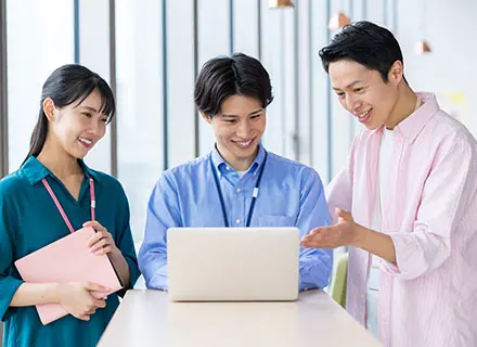 クラウド倉庫サービス「minikura」のITエンジニア／年収550万円～／平均リモート率94％／年休124日