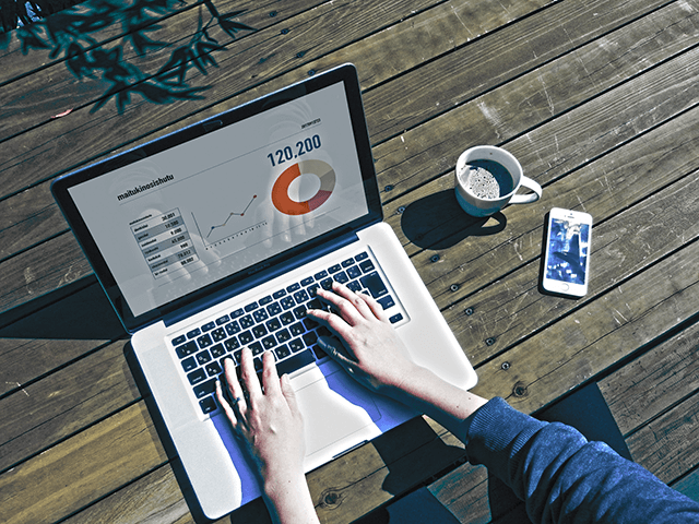 「どこでも誰とでも働ける」の2つの意味